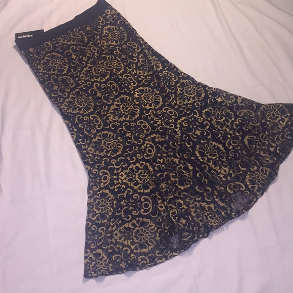 NWT navy and gold lace skirt with a ruffle hem. - Picture 5 of 5